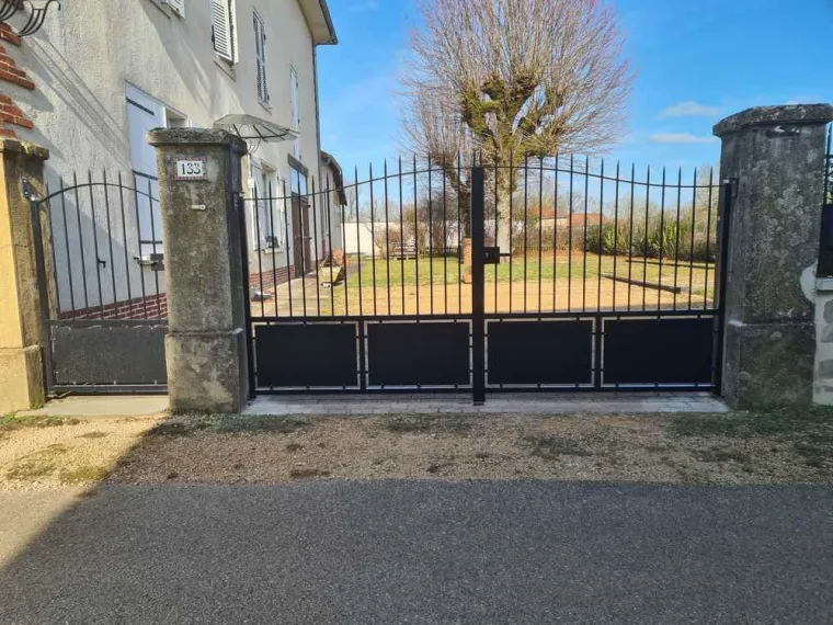 Création d’un ensemble portillon et portail double en acier peint autour de Vonnas, Saint-Genis-sur-Menthon, Emmanuel Delestre